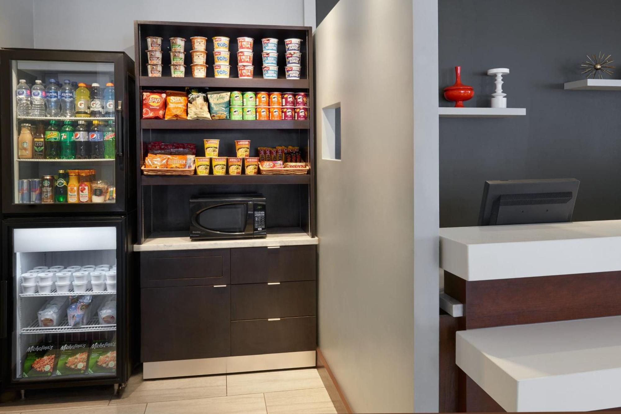 Готель Courtyard By Marriott Ottawa Downtown Екстер'єр фото