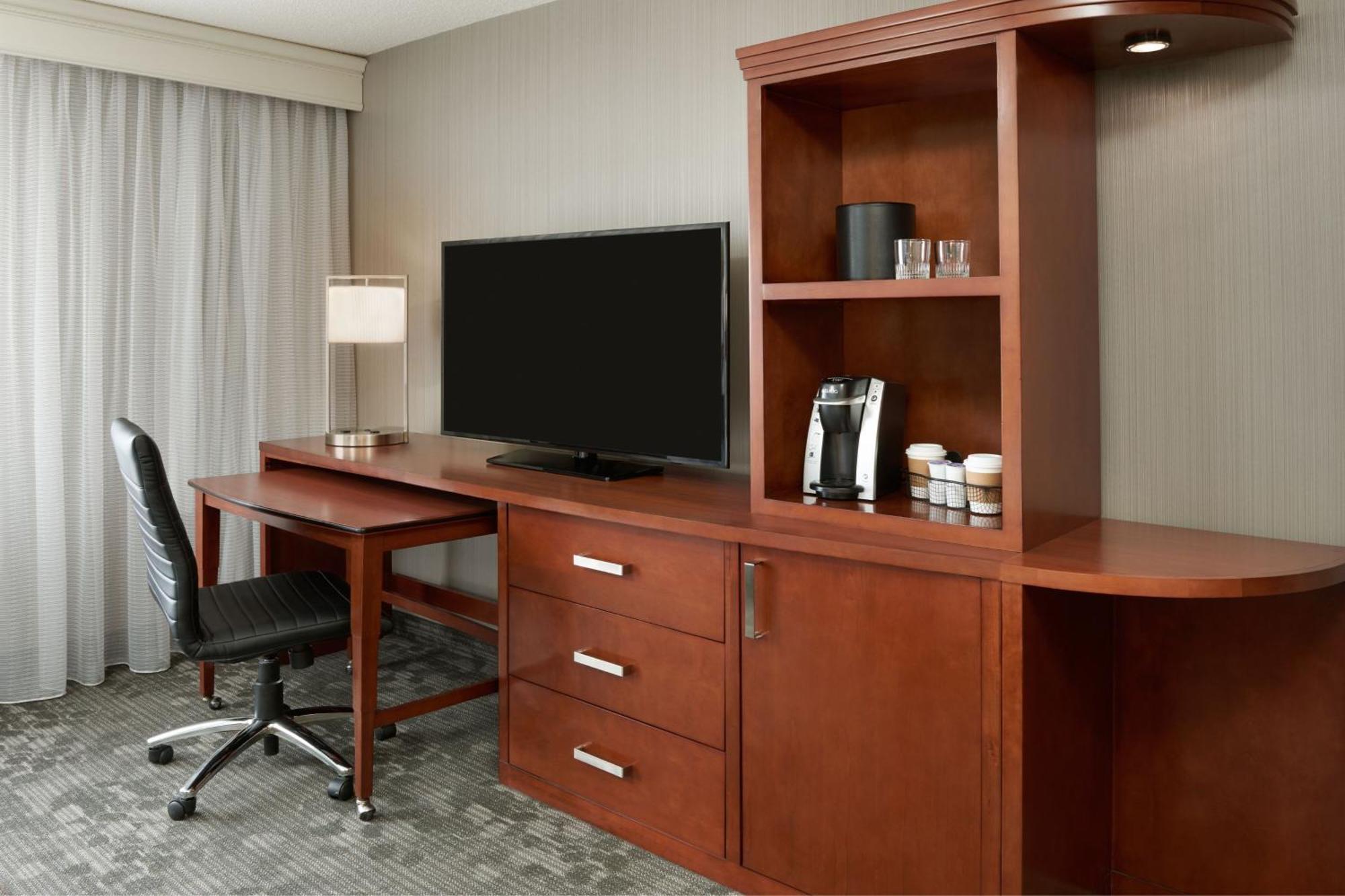 Готель Courtyard By Marriott Ottawa Downtown Екстер'єр фото