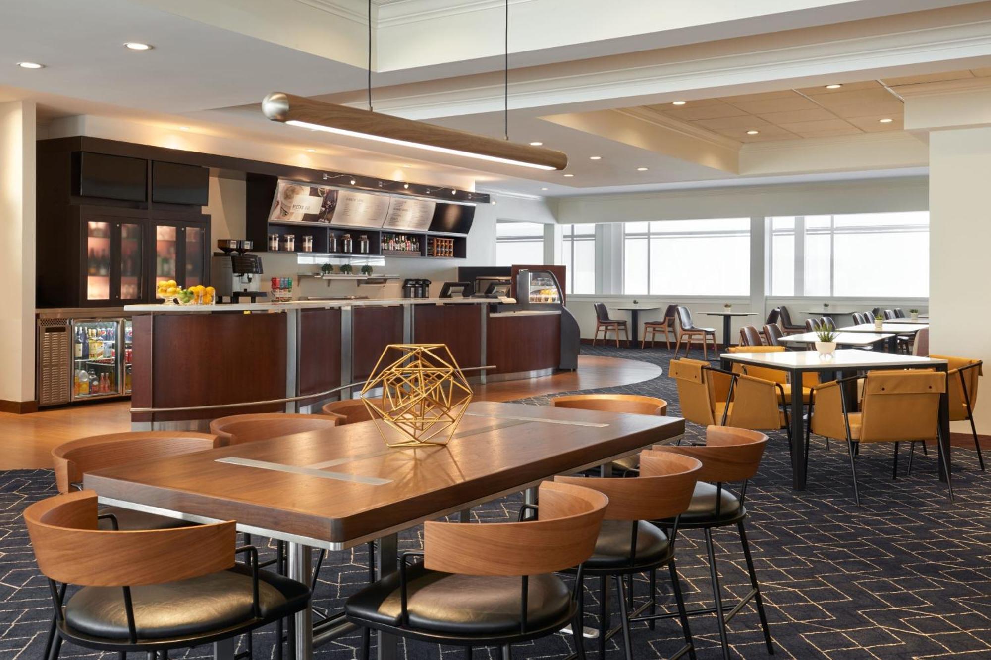 Готель Courtyard By Marriott Ottawa Downtown Екстер'єр фото